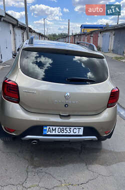 Хэтчбек Renault Sandero StepWay 2019 в 