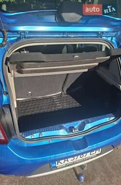 Хэтчбек Renault Sandero StepWay 2013 в 