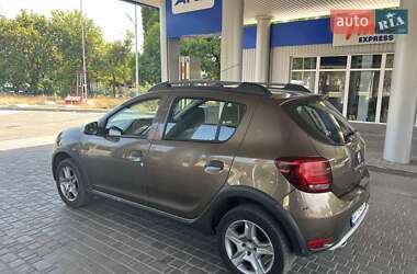 Хэтчбек Renault Sandero StepWay 2017 в 