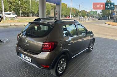 Хэтчбек Renault Sandero StepWay 2017 в 