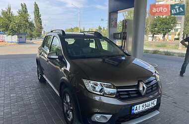 Хэтчбек Renault Sandero StepWay 2017 в 