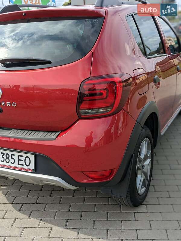 Позашляховик / Кросовер Renault Sandero StepWay 2017 в Мукачевому