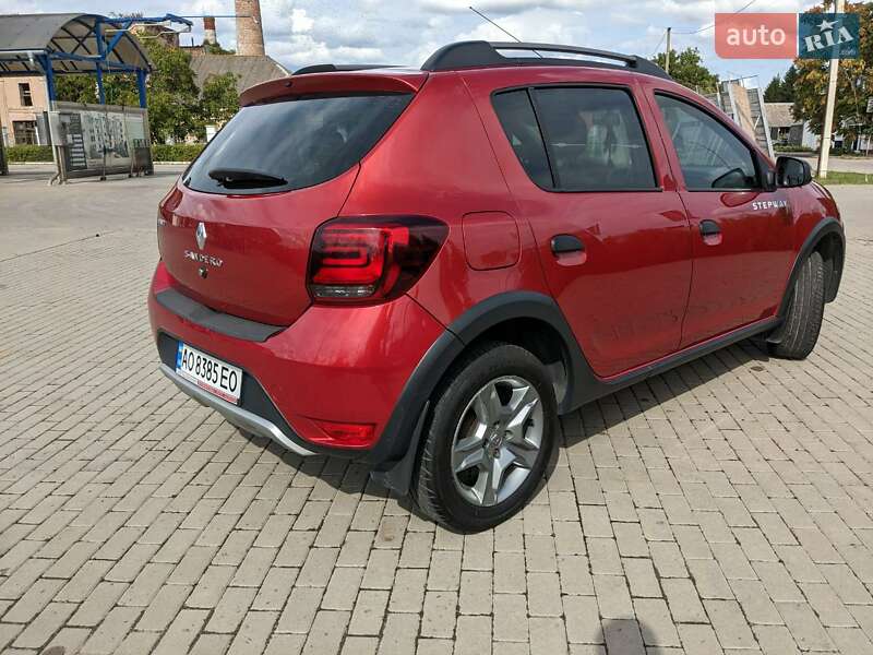 Позашляховик / Кросовер Renault Sandero StepWay 2017 в Мукачевому