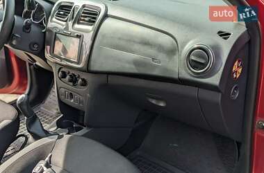 Внедорожник / Кроссовер Renault Sandero StepWay 2017 в 