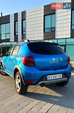 Хэтчбек Renault Sandero StepWay 2017 в 