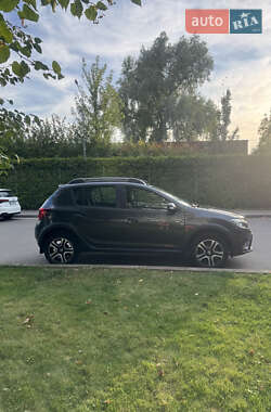 Хэтчбек Renault Sandero StepWay 2020 в 