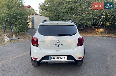 Хэтчбек Renault Sandero StepWay 2018 в 