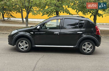 Внедорожник / Кроссовер Renault Sandero StepWay 2012 в 