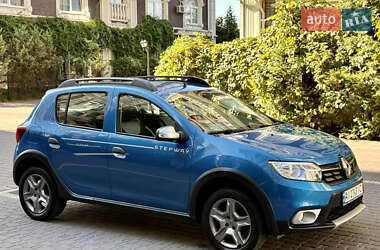 Хэтчбек Renault Sandero StepWay 2019 в 