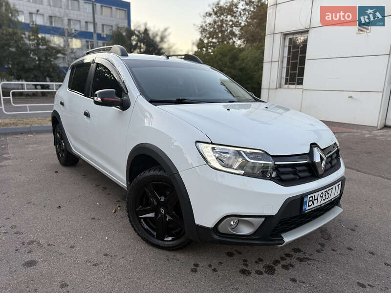 Хэтчбек Renault Sandero StepWay 2019 в 