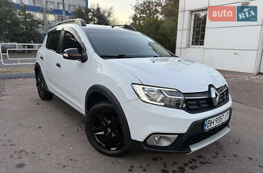 Хэтчбек Renault Sandero StepWay 2019 в 