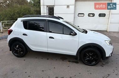 Хэтчбек Renault Sandero StepWay 2019 в 
