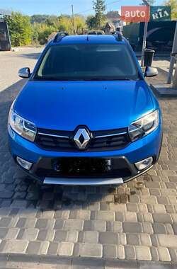 Хэтчбек Renault Sandero StepWay 2016 в Лохвице