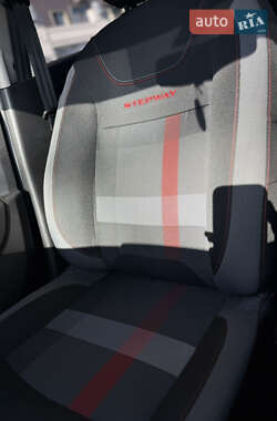 Хэтчбек Renault Sandero StepWay 2019 в 