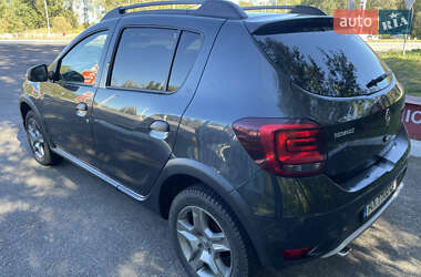 Хэтчбек Renault Sandero StepWay 2017 в 