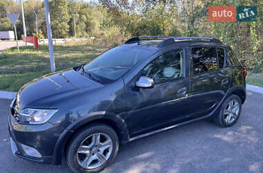 Хэтчбек Renault Sandero StepWay 2017 в 