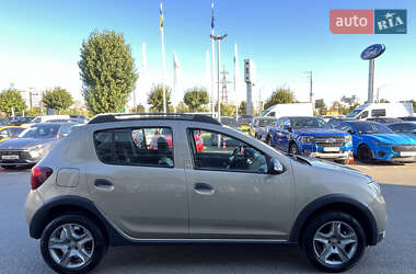 Хэтчбек Renault Sandero StepWay 2020 в 