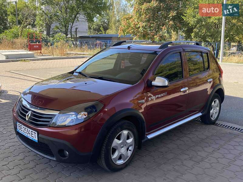 Внедорожник / Кроссовер Renault Sandero StepWay 2013 в 