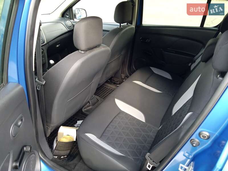 Внедорожник / Кроссовер Renault Sandero StepWay 2013 в Первомайске