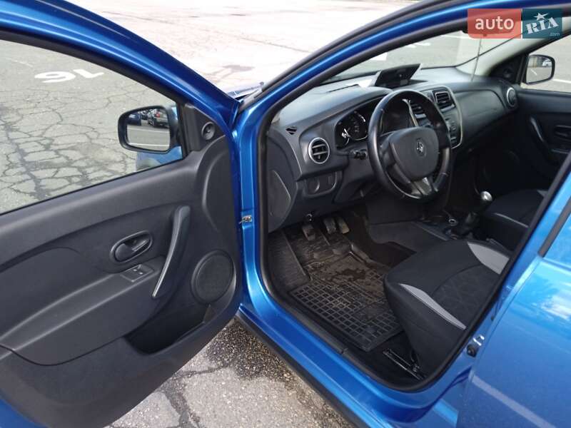 Внедорожник / Кроссовер Renault Sandero StepWay 2013 в Первомайске