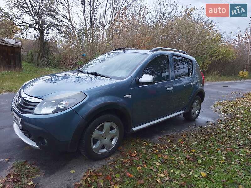 Внедорожник / Кроссовер Renault Sandero StepWay 2012 в Шостке