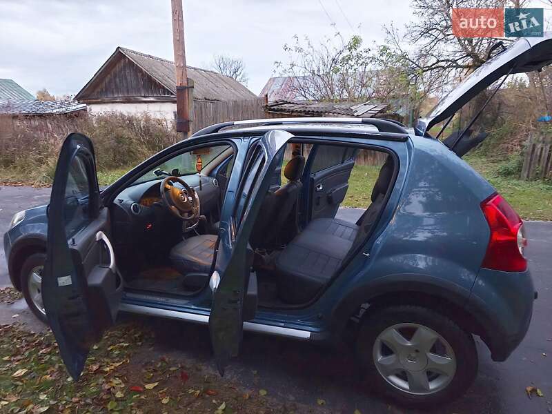 Внедорожник / Кроссовер Renault Sandero StepWay 2012 в Шостке