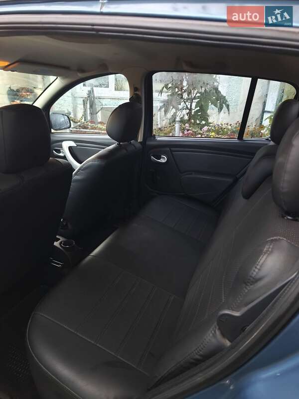 Внедорожник / Кроссовер Renault Sandero StepWay 2012 в Шостке