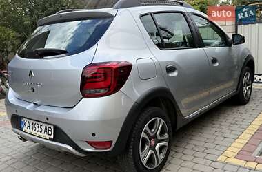 Хэтчбек Renault Sandero StepWay 2019 в 