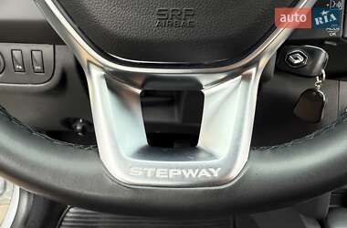 Хэтчбек Renault Sandero StepWay 2019 в 