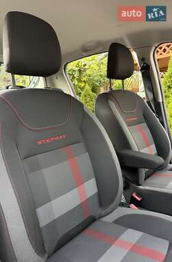 Хэтчбек Renault Sandero StepWay 2019 в 