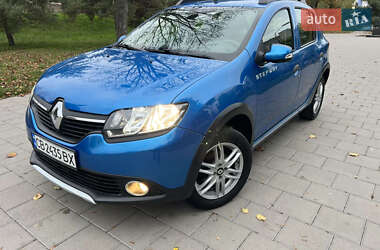 Хэтчбек Renault Sandero StepWay 2016 в 