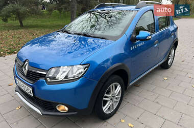 Хэтчбек Renault Sandero StepWay 2016 в 