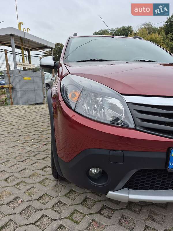 Внедорожник / Кроссовер Renault Sandero StepWay 2012 в Киеве