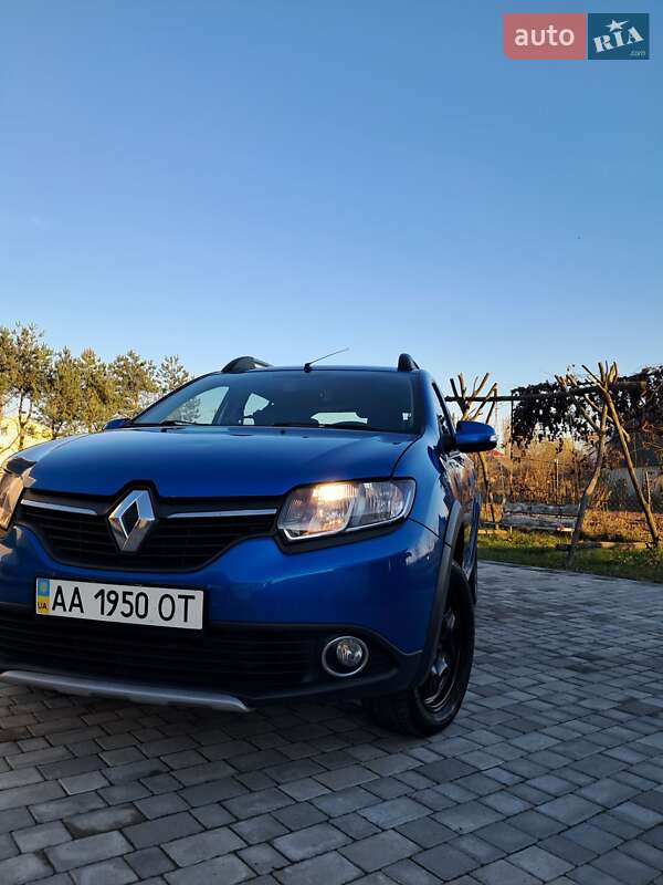 Внедорожник / Кроссовер Renault Sandero StepWay 2013 в Городке