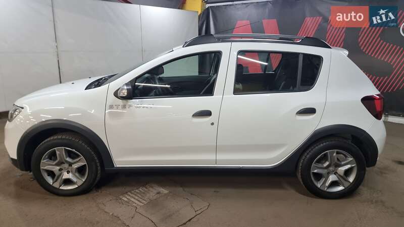 Хэтчбек Renault Sandero StepWay 2020 в Киеве фото 3 Хэтчбек Renault Sandero StepWay 2020 в Киеве
