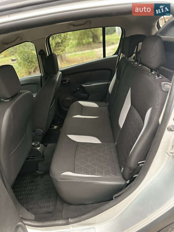 Позашляховик / Кросовер Renault Sandero StepWay 2013 в Кривому Розі фото 18 Позашляховик / Кросовер Renault Sandero StepWay 2013 в Кривому Розі