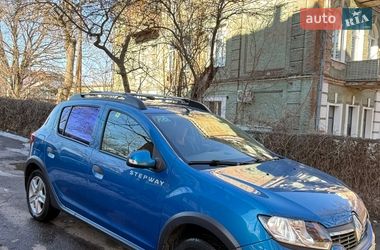 Внедорожник / Кроссовер Renault Sandero StepWay 2015 в Полтаве