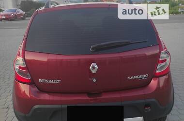 Хэтчбек Renault Sandero 2012 в Тячеве