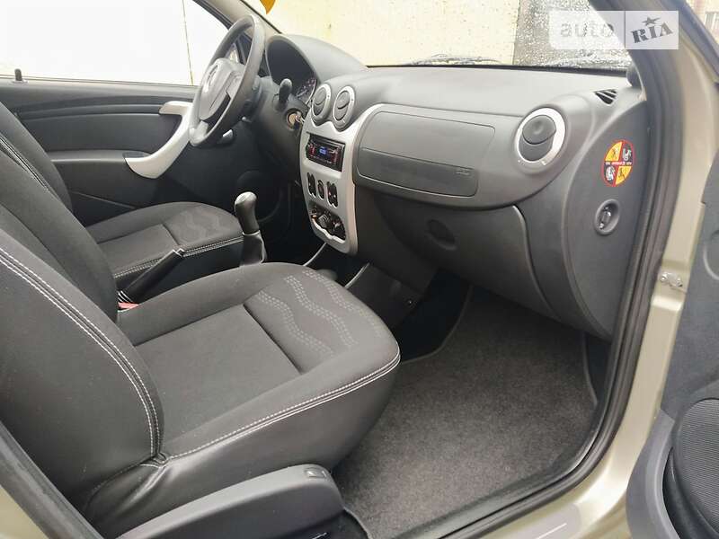 Хэтчбек Renault Sandero 2012 в Ахтырке