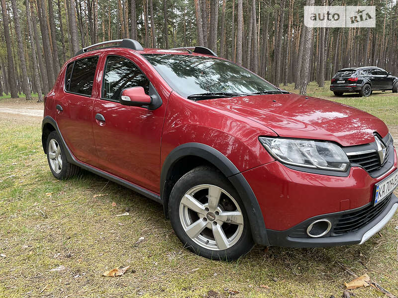 Внедорожник / Кроссовер Renault Sandero 2013 в Лебедине