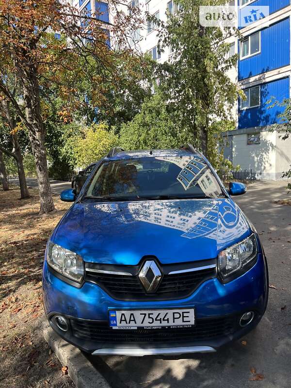 Хэтчбек Renault Sandero 2016 в Киеве