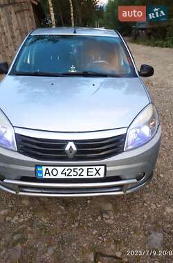 Хэтчбек Renault Sandero 2010 в Тячеве