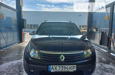 Хетчбек Renault Sandero 2012 в 