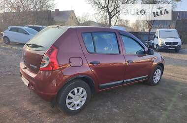 Хэтчбек Renault Sandero 2012 в Дубно