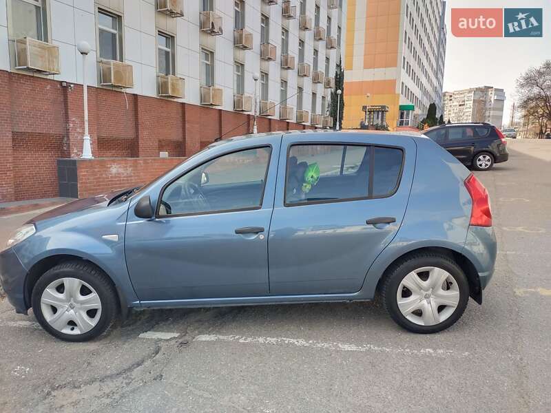 Renault Sandero 2010