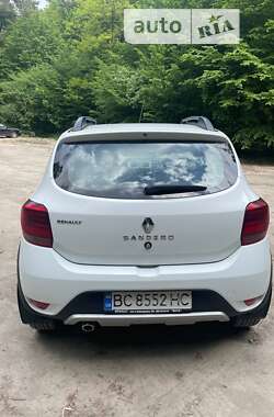 Хэтчбек Renault Sandero 2017 в Львове