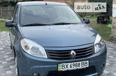 Хетчбек Renault Sandero 2010 в Лубнах