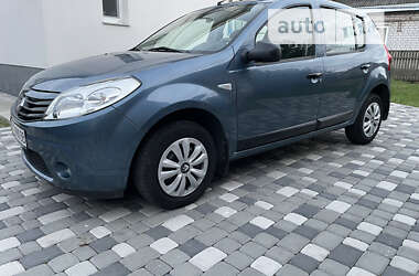 Хетчбек Renault Sandero 2010 в Лубнах