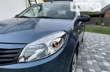 Хетчбек Renault Sandero 2010 в Лубнах