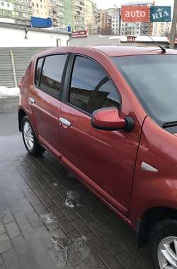 Хэтчбек Renault Sandero 2009 в Черновцах